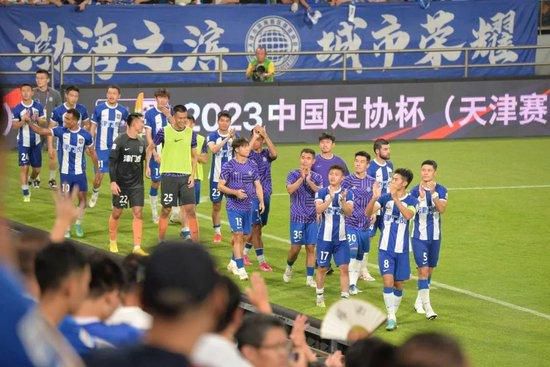国模茂密森林大尺度人体